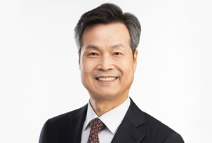 The 10th Chancellor, Dr. Yongkul WON Photo